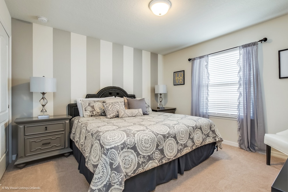 8 Bed Villa with Games, Pool & Spa - Image 5