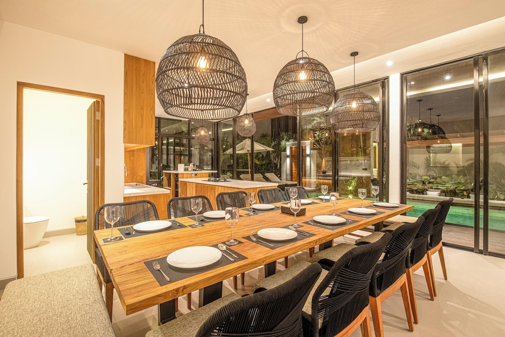 Elegant 6BR Canggu Retreat Just 400m to the Ocean