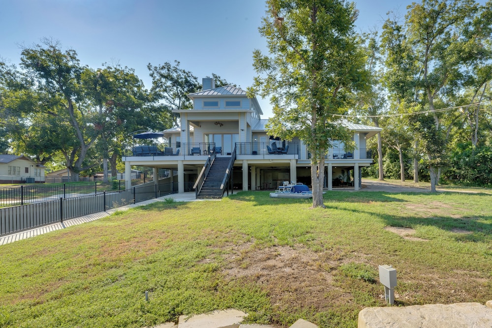 Luxe Waterfront Home w/ Boat Slip in New Braunfels