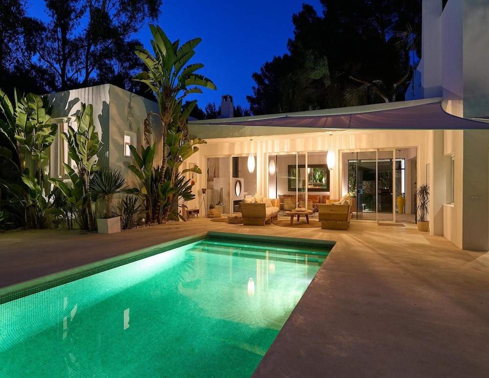 Lavish Villa Near Cala Llonga