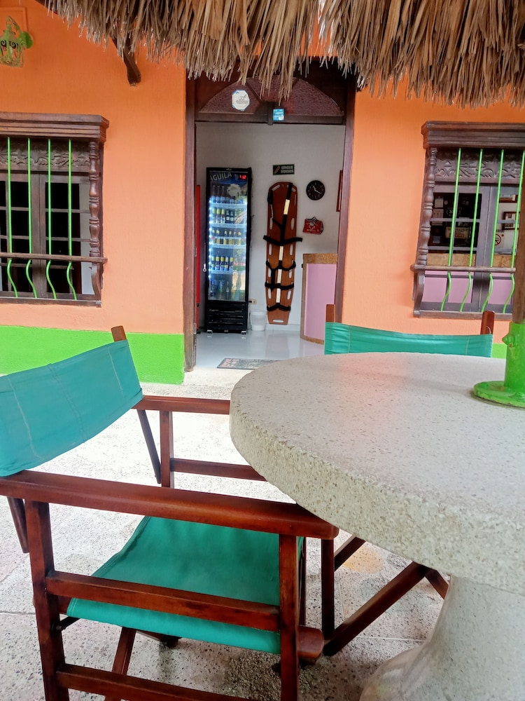 Hostal pelikan taganga