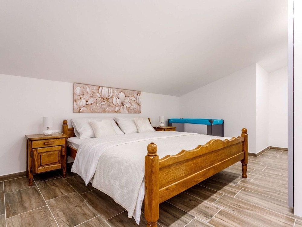 Torine - Capacious Holiday Home in Neorić with Heated Swimming Pool view 3