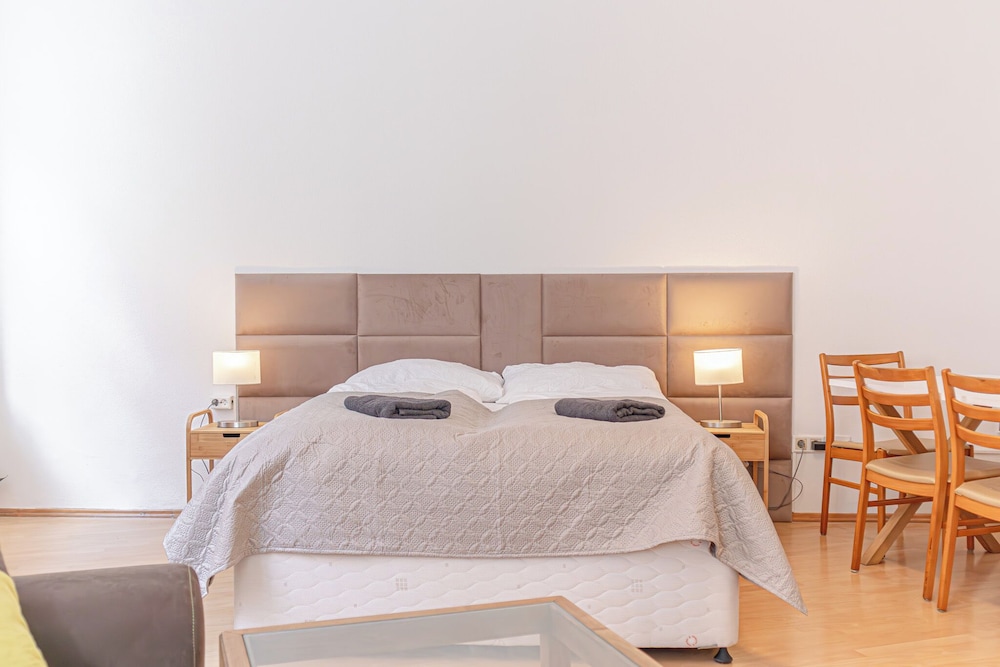Charming 3BR Apt in Central Vienna