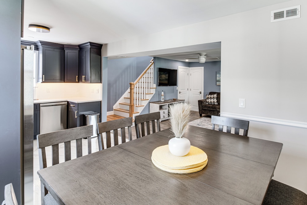 5 Blocks to Wildwood Beach: Family Getaway!
