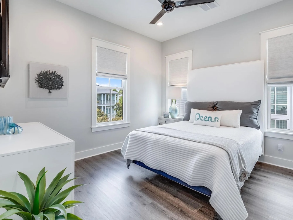 Honeybee by Southern Vacation Rentals
