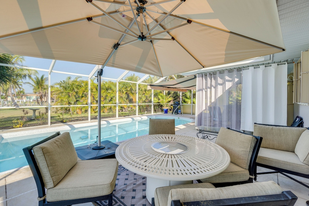 Port Charlotte Home w/ Lanai & Saltwater Pool!