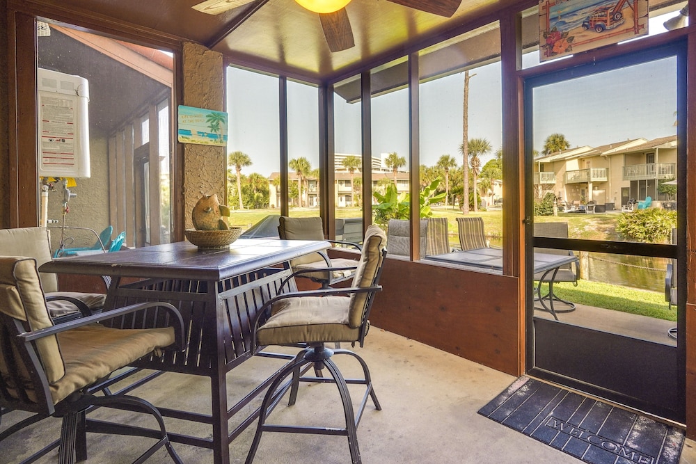 PCB Townhome w/ Resort Amenities - Walk to Ocean!