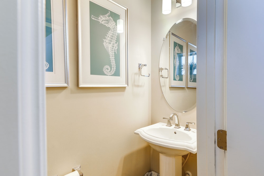 Swim, Hike & Chill: Spacious Ocean View Townhome!
