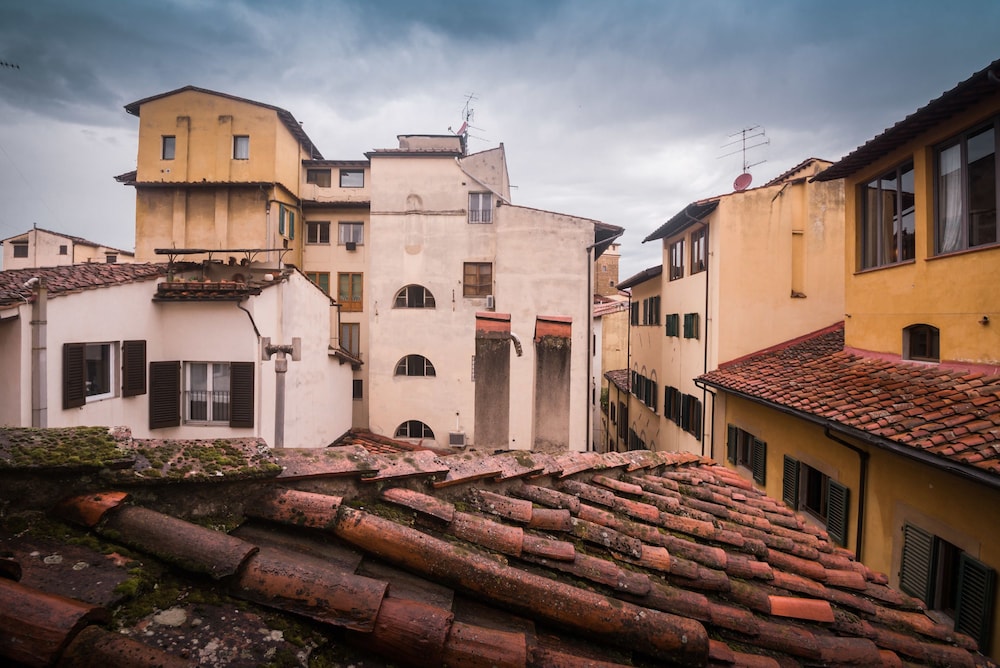 Central Location in Florence Inviting 3BD Apt