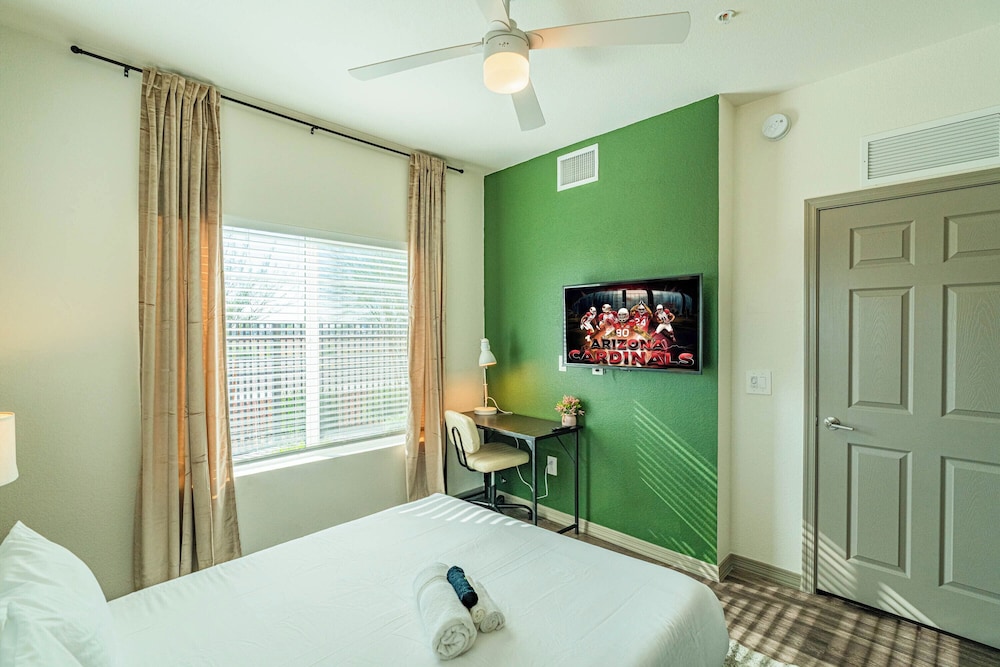 ROVE LIVING/KL - Cardinal 95