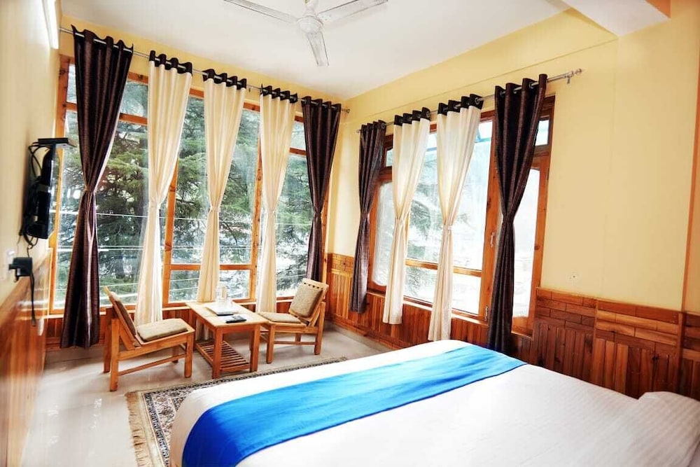 Near Mountain Hotel Hidden Heaven Shimla
