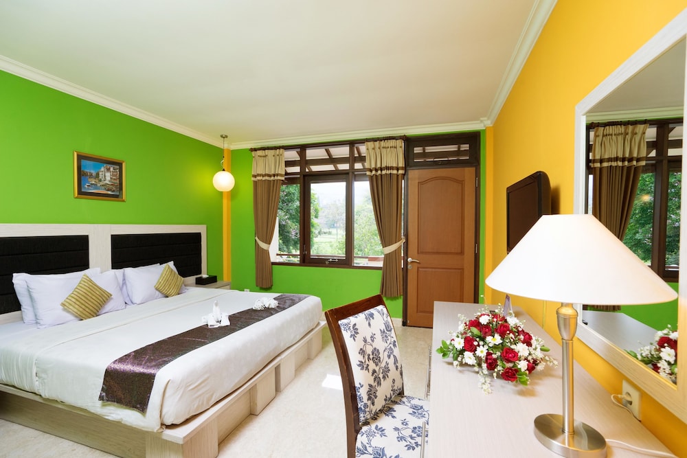 Royal Hotel and Villa Batu