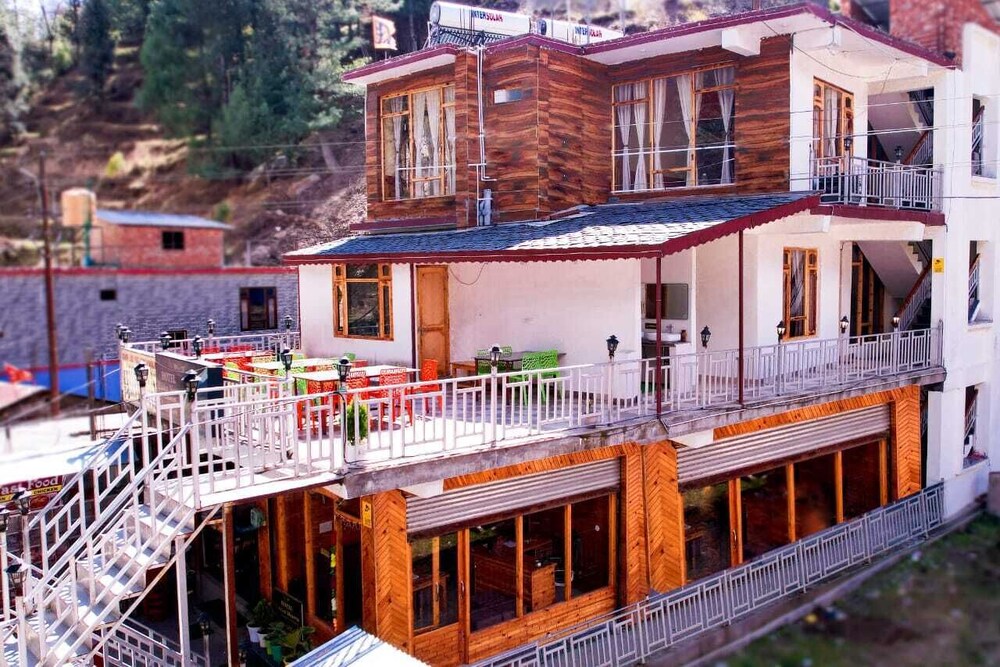 Near Mountain Hotel Hidden Heaven Shimla