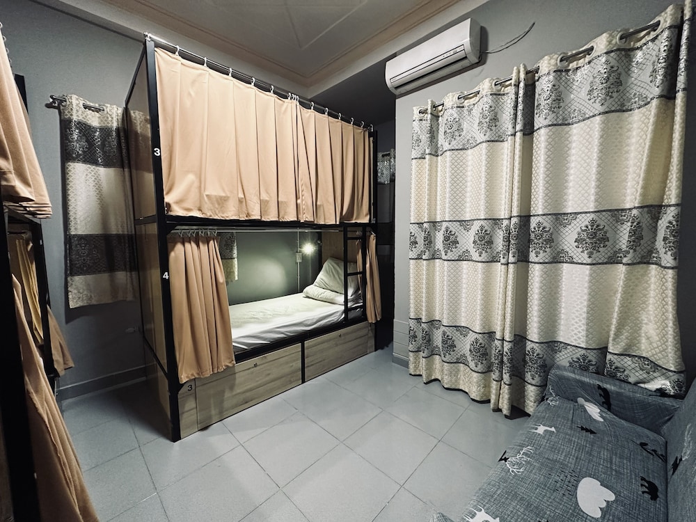 Alleyway Hostel - Adults Only
