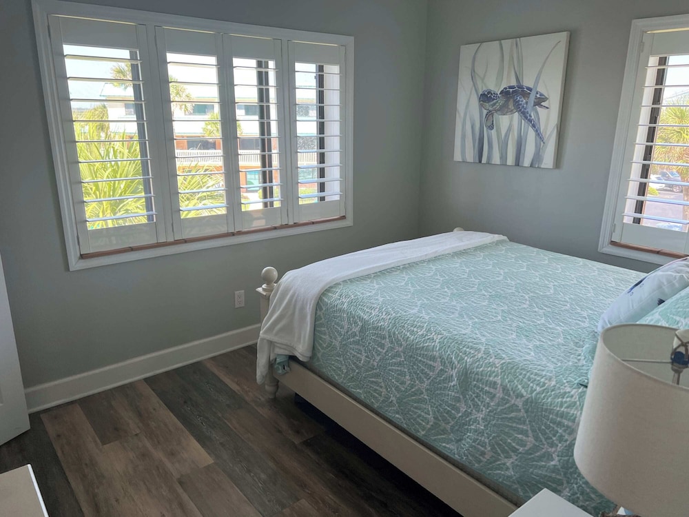 Ocean Bliss: 3BR Mod Haven, St. Aug