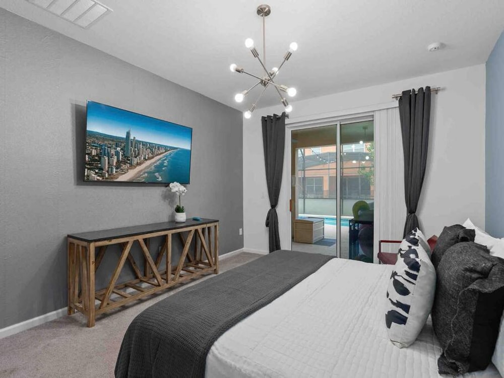 Super Blue- Sleeps 24 w Pool Movie Loft