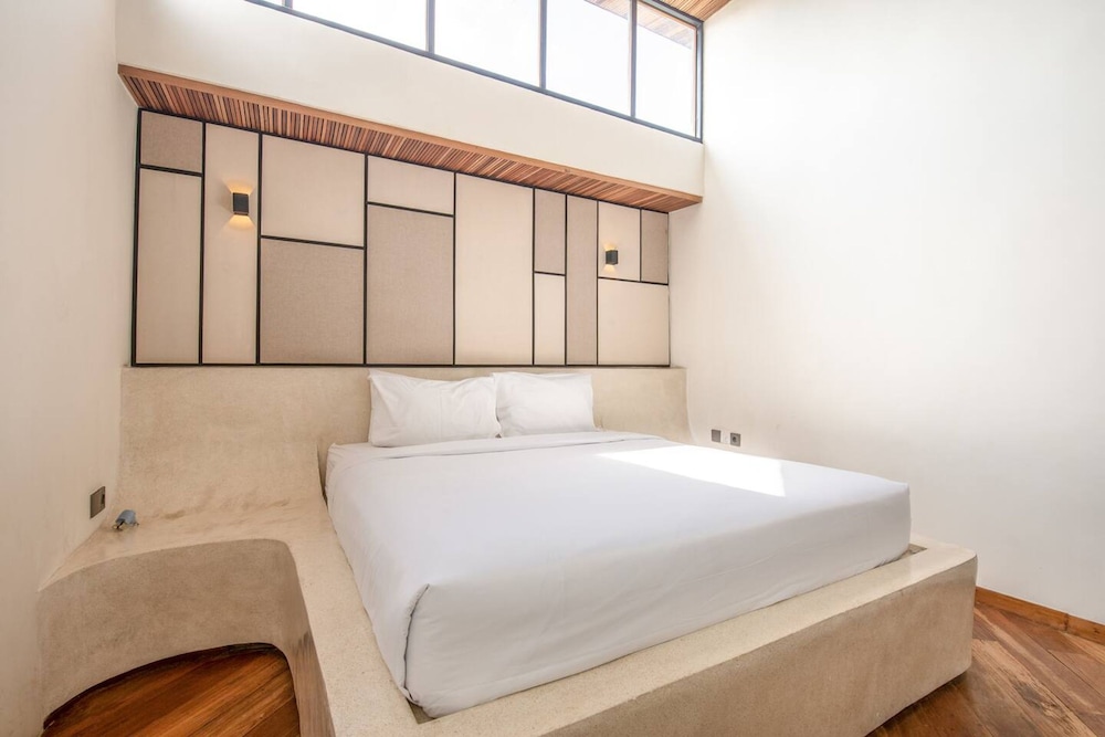 BAZ Villa 13 Studio 3 Opulent 1-br Loft With Art Deco Shared Pool