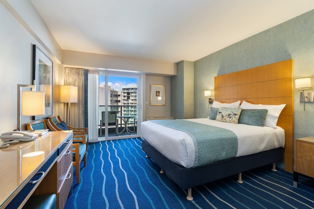 Ala Moana Hotel Room Near Beach