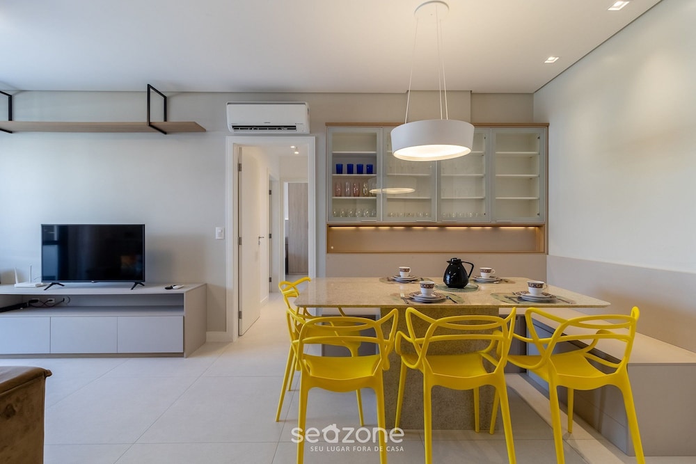 Apart Near the Beach in Cond. w/ Pool Adc0205
