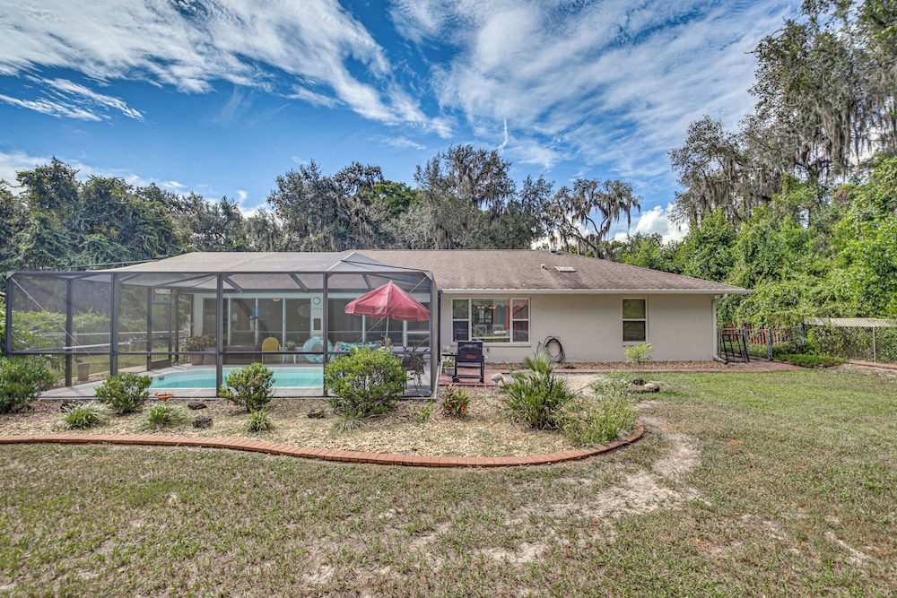Dog-friendly Home, Lake Henderson Across Street!