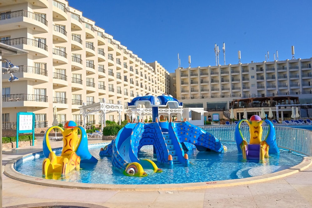 Le Jardin Aqua Park Resort