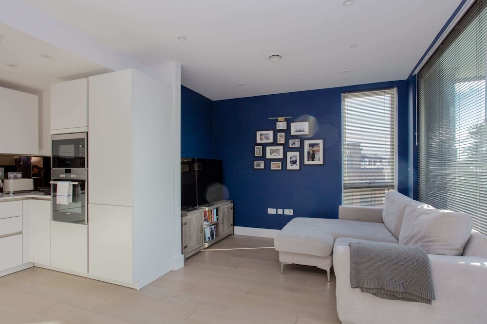 Contemporary 1 Bedroom Apartment in South London