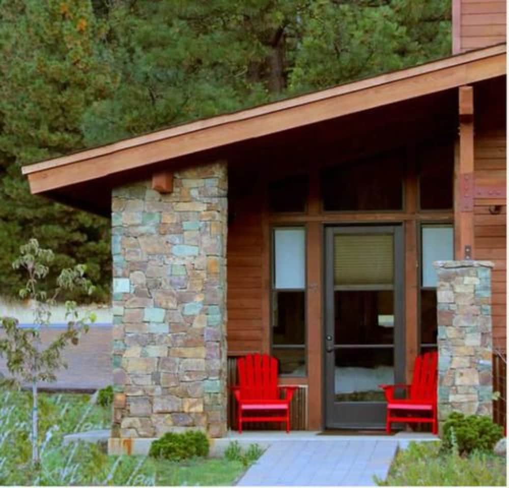 Highlands Ranch Resort