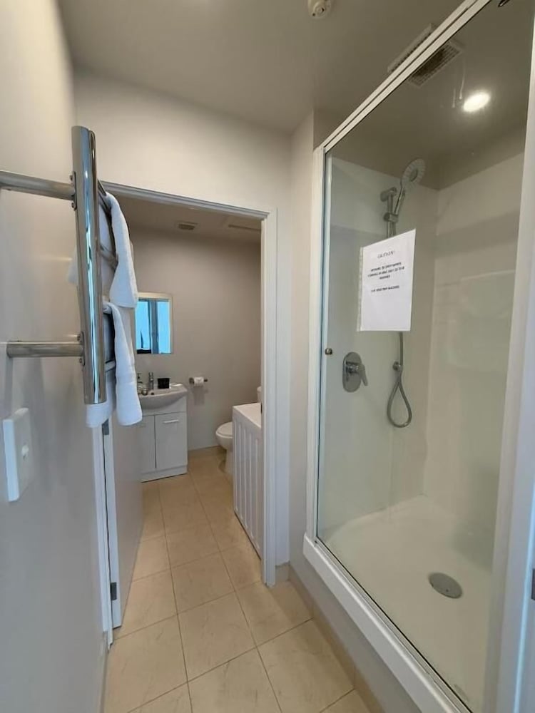 free parking 2Bed family home in AKL CBD