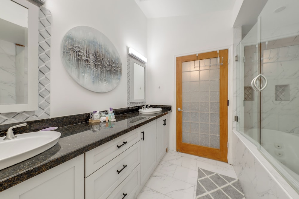Fishing Dock & Canal Views: Fort Lauderdale Home!