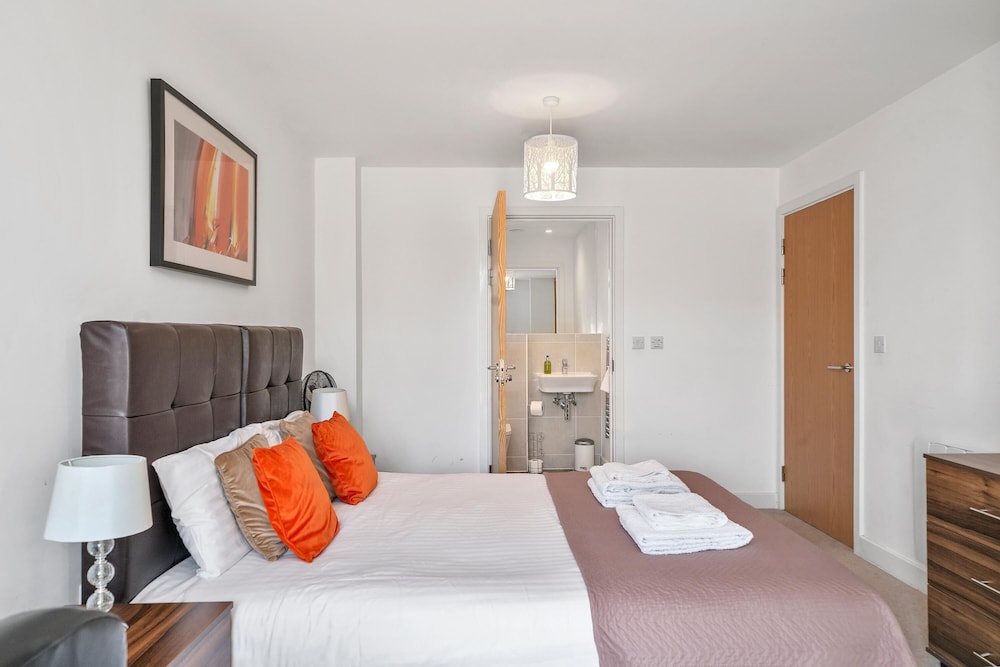 Kennet House Superior Serviced Apartment