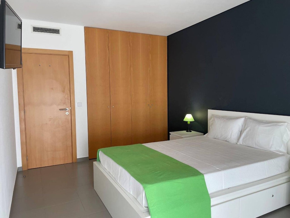 15 in Portim o With 1 Bedrooms and 1 Bathrooms