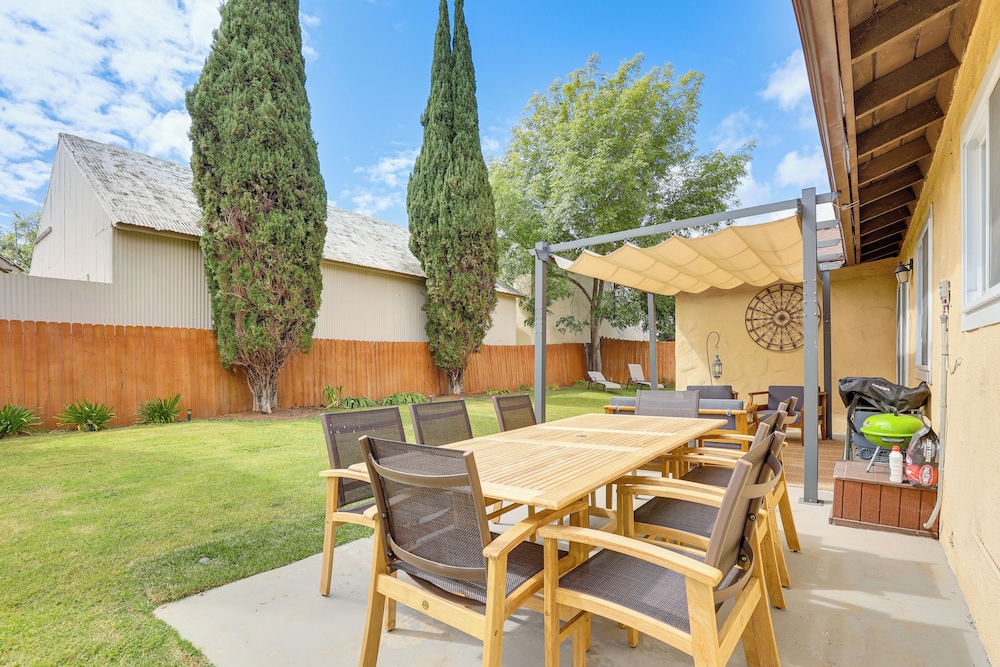 Sunny Oceanside Home w/ Patio, 5 Mi to Downtown!
