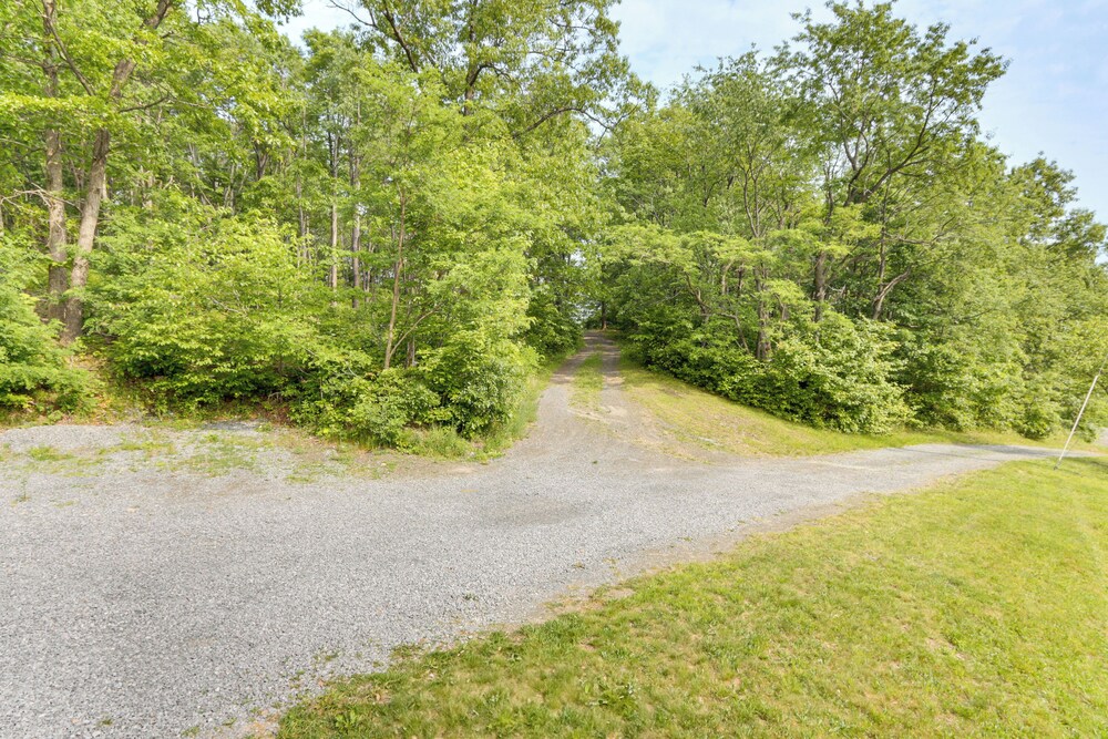 Mtn-view Pleasantville Home on 100 Acres!