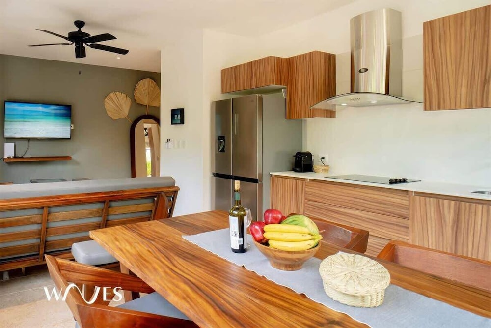Prime Location 2 BR Apartment With Natural Ligthed & LX Amenities by Waves Management