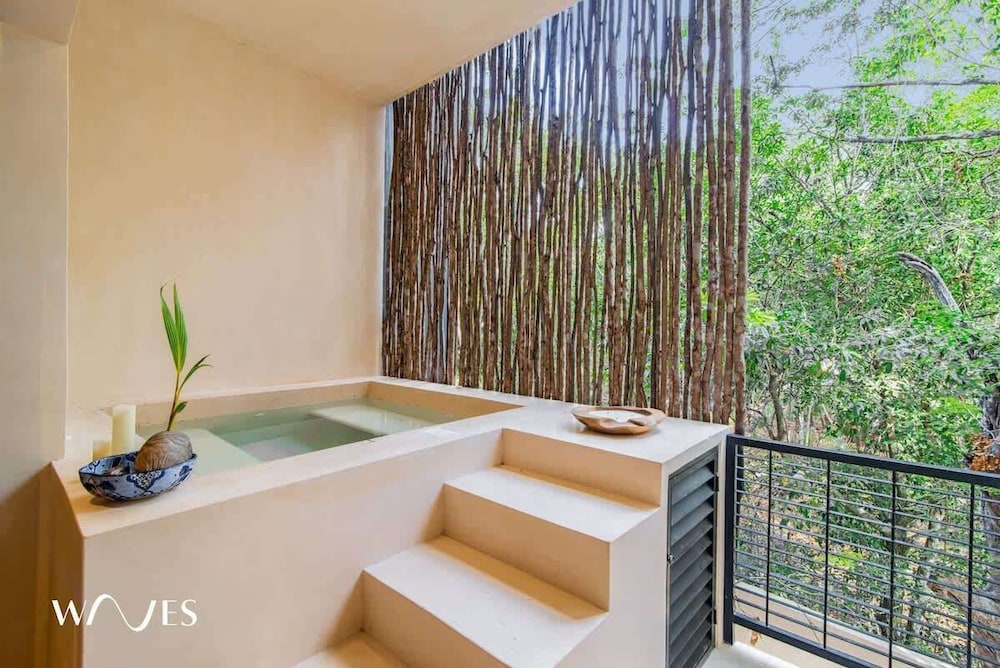 Spacious 3 Br. W/private Pool Exclusive Gym