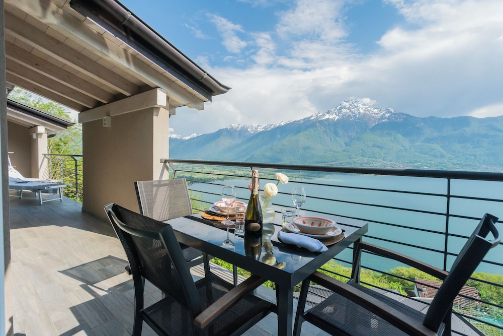 Blooms by the Lake by Rent all Como