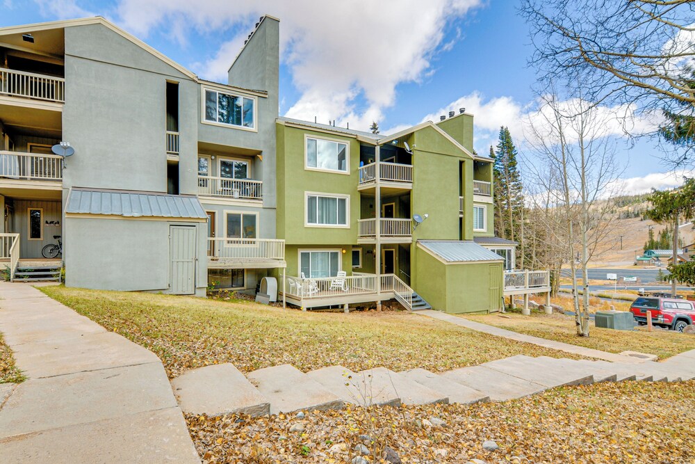 Walk to Giant Steps & Hot Tub: Brian Head Condo! view 4