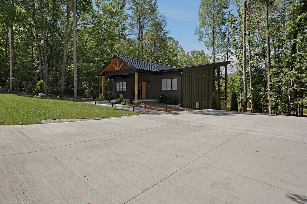 Zoka - Modern Mountain Retreat