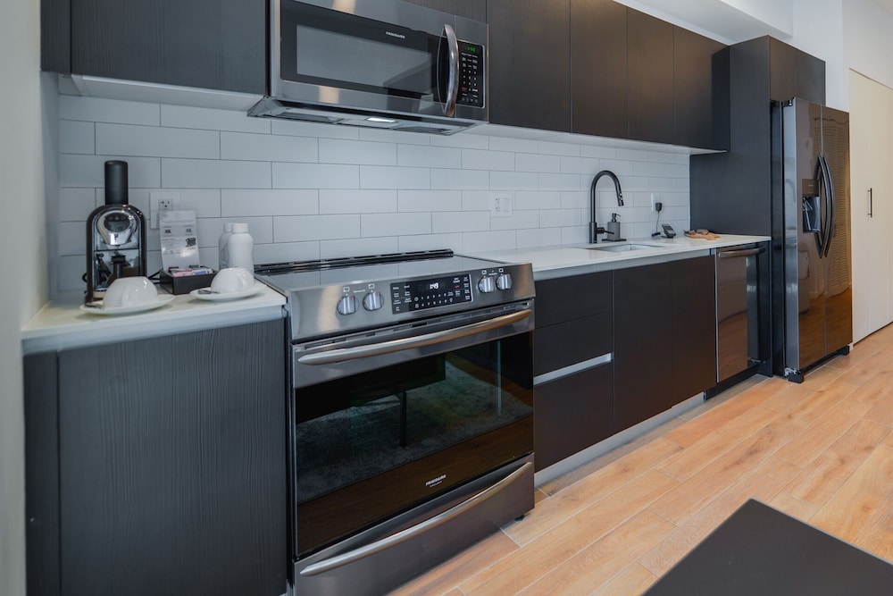 Stylish Studio with City View in Bayside