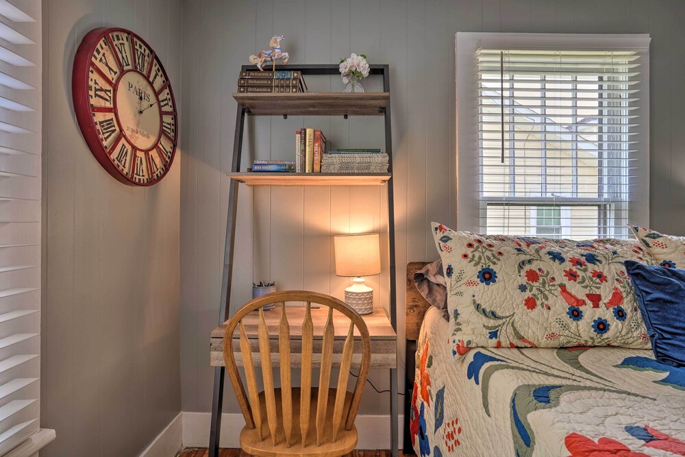 'carousel Cottage:' North Chattanooga Home! view 2