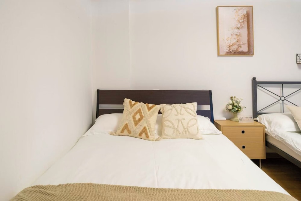 Book and Bed-People's Square