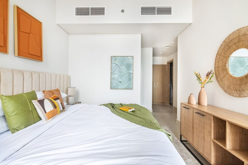 Luxury 2BR at Harbour Gate