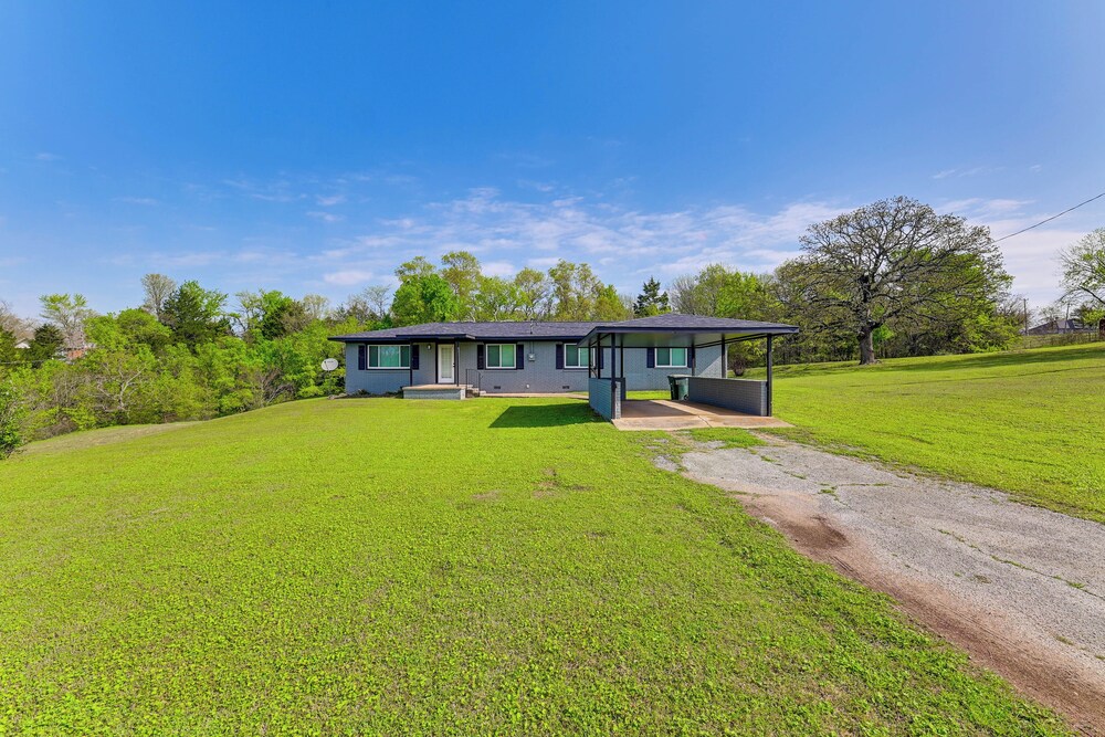 5 Mi to Lake Texoma: Wooded Retreat on 3 Acres!
