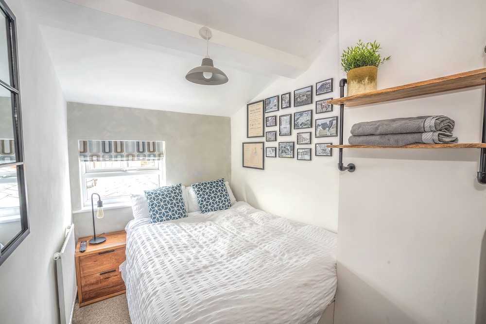 Modern 3-bed House on Tarporley High Street view 4