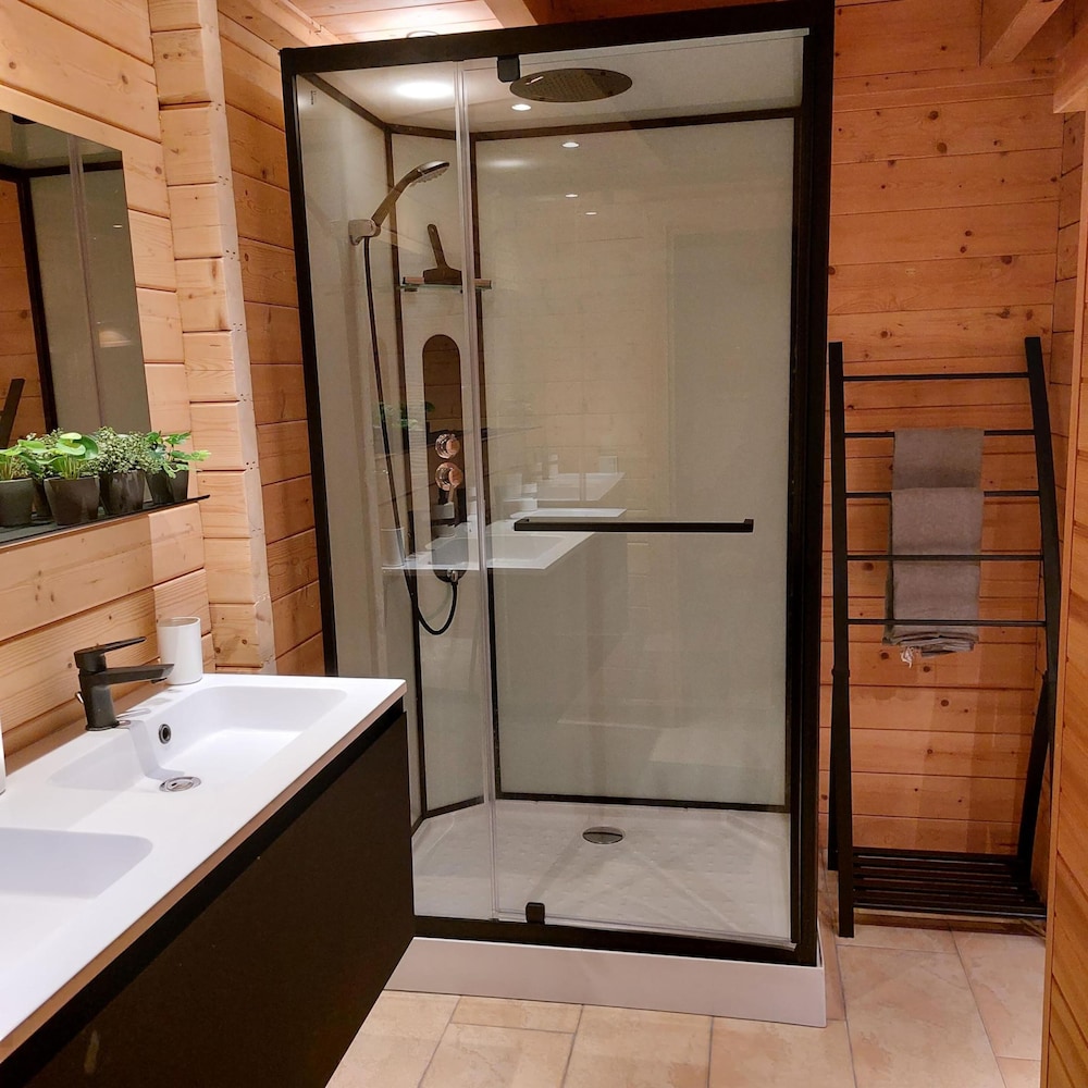 Villa in Forest With Private Sauna