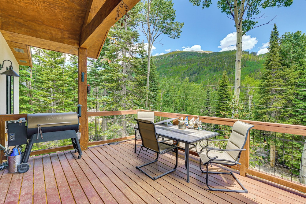 Private Hot Tub & Mountain Views: Duplex in Salida