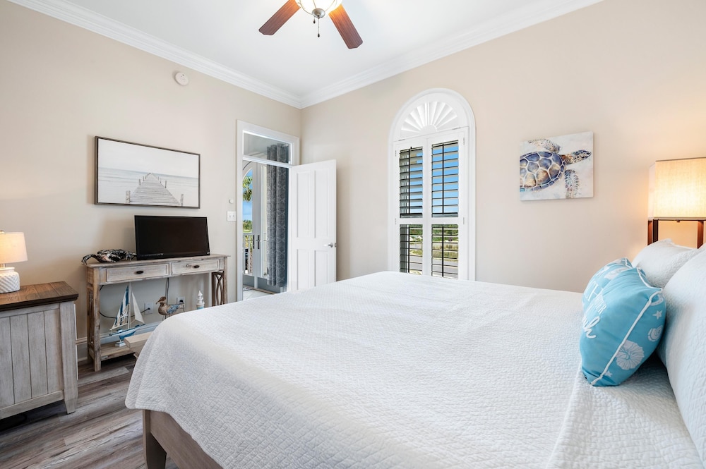 Whispering Palms Beach House view 4