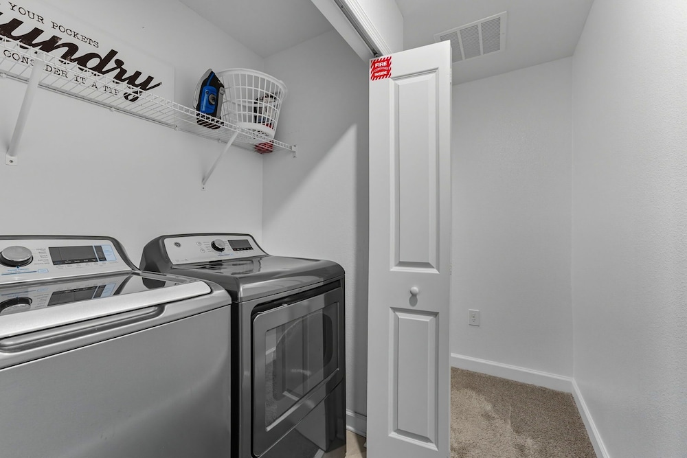 Chic & Fun Family Stay 10 Mins to Disney