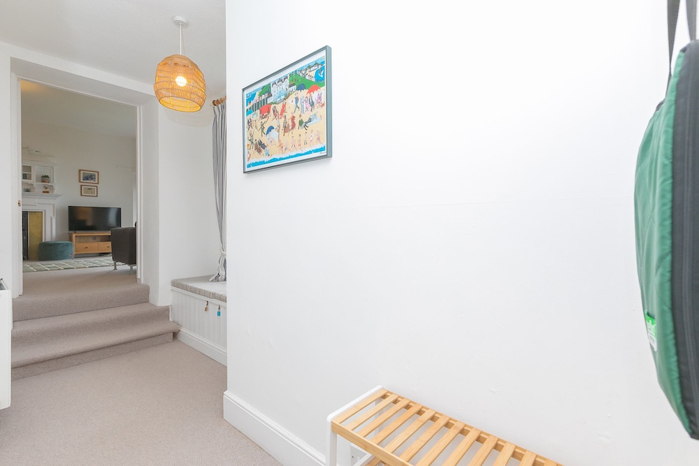 4 Pentowan Court