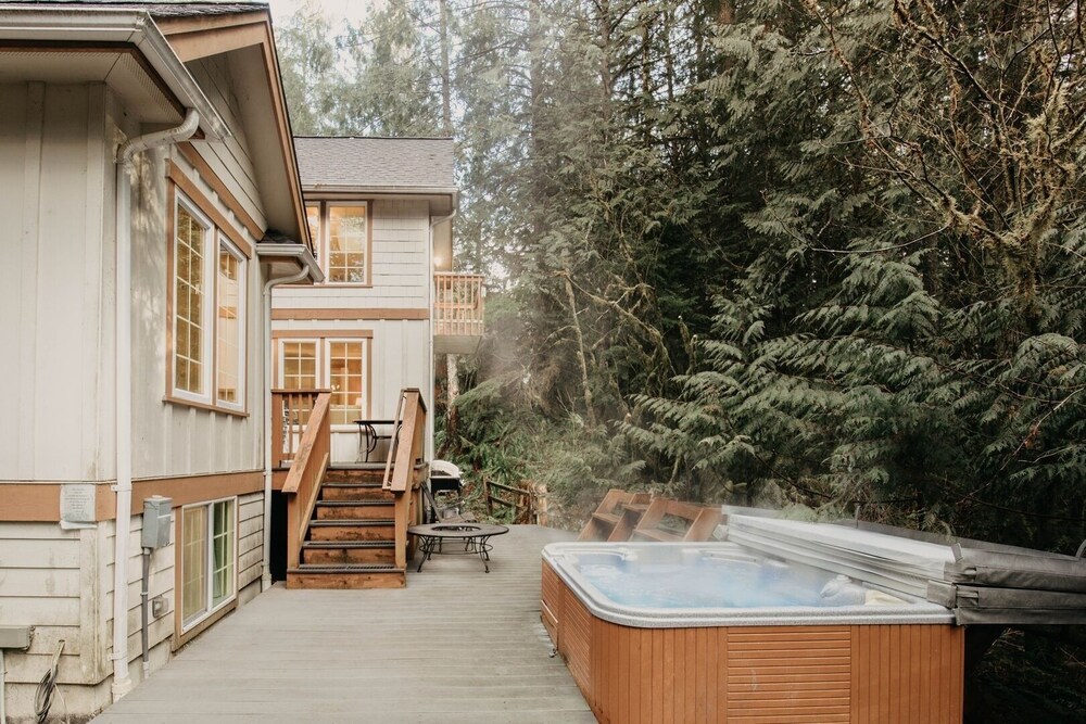 34sl - Hot Tub - Bbq - Ping Pong Table - Sleeps 8 3 Bedroom Home by RedAwning